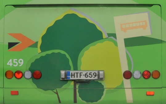 Jyväskylän paikallisliikenteen linja-auton vihreä perä.